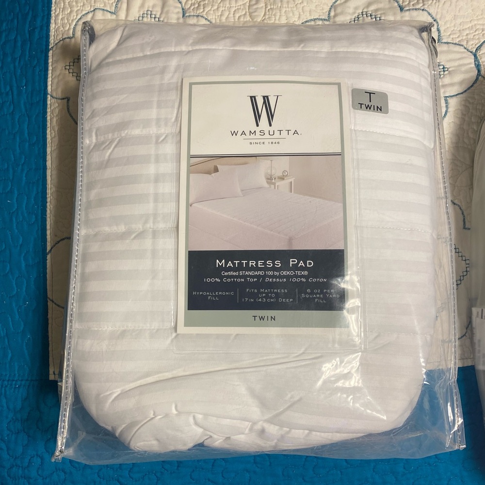 Twin size white mattress pad